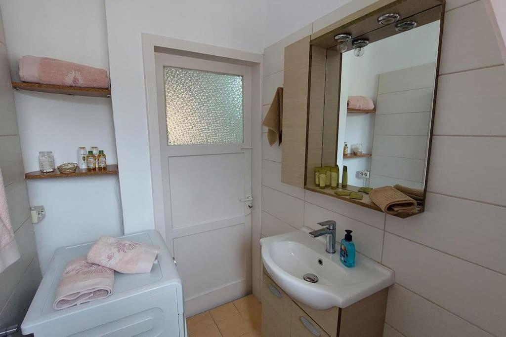 Old Port View Apartment, Διαμέρισμα Στο Κέντρο 2 Υπνοδωματίων Corfu  Zewnętrze zdjęcie